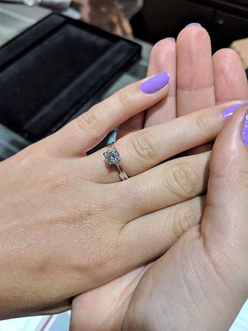 1.00ct round diamond in a 18kt white gold setting